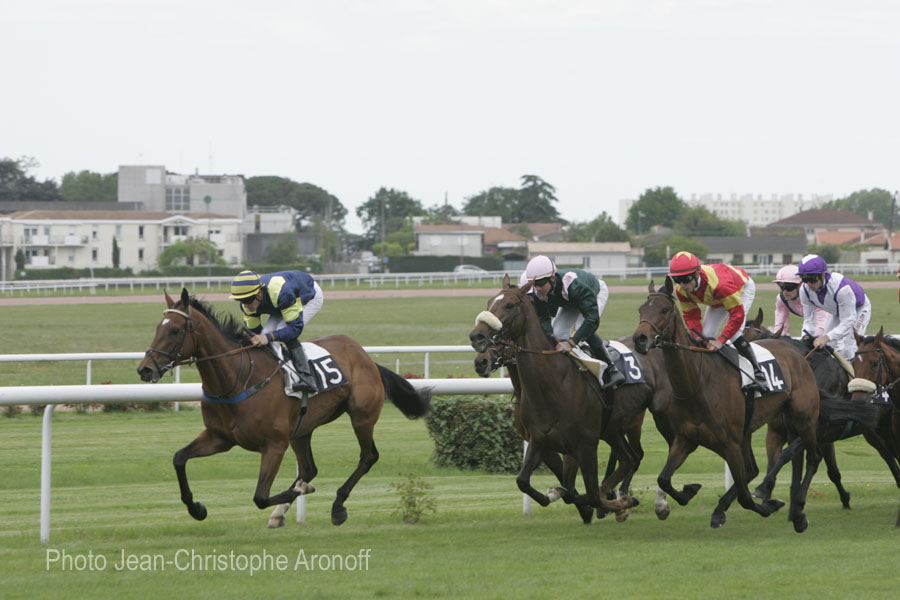 Quinté du mardi 2 mai Hippodrome Compiègne réunion 1 course 3