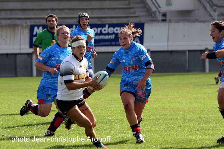 Camille Grassineau balle en main