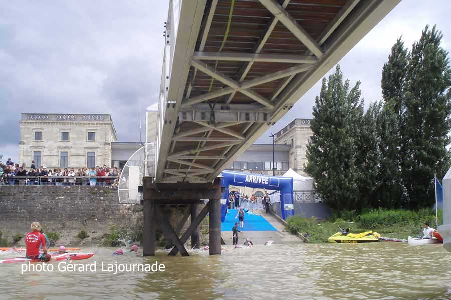 Traversée de Bordeaux à la nage