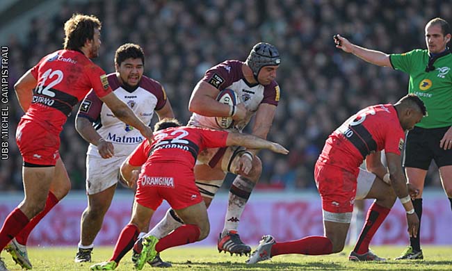 Berend Botha attaque la ligne