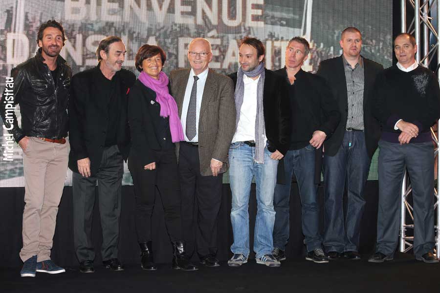 Les représentants des clubs entourent Hugues Martin et Arielle Piazza Les représentants des clubs entourent Hugues Martin et Arielle Piazza