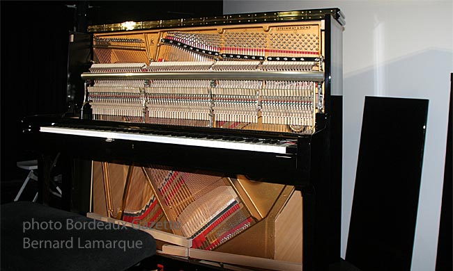 Piano droit Steinway