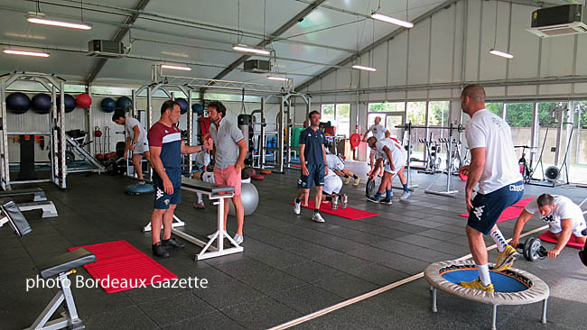 Salle de "muscu", Vincent Etcheto et Raphaël Ibanez en discussion