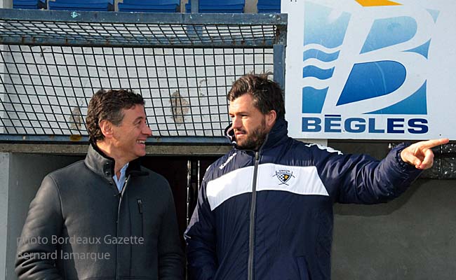 Laurent marti et Adam Ashley-Cooper au bord du terrain à Moga