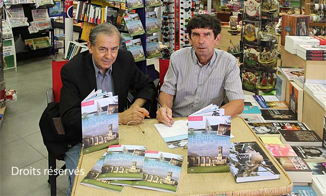 Jacques Gaye et Antoine Lebegue en dédicace à la maison de la presse à Sauveterre.
