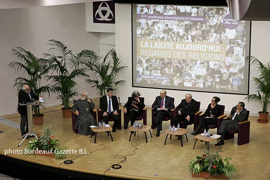Ludovic Martinez au pupitre, Innocent Viaud, Emmanuel Valenci, Françoise Cartau, Alain Juppé, Jean-Pierre Ricard, Valérie Mali et Tarecq Obrou