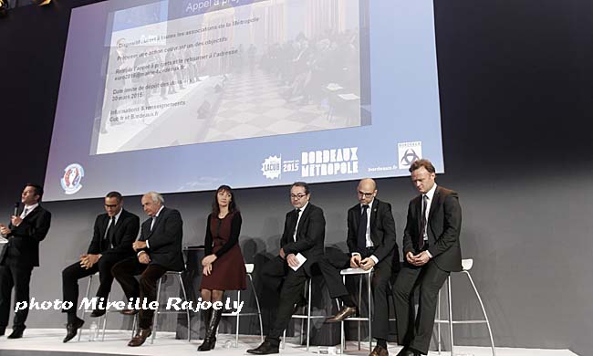 Karl Olive, présentateur ; Richard Dacoury, Ambassadeur de la marque Coca Cola ; Pierre Goguet, Président de la Chambre de Commerce et d'Industries de Bordeaux ; Madame Isabelle Pantebre, Directrice de la Direction Départementale de Cohésion Sociale ; Manuel Berquet, Manager général chez Coca Cola pour l'Euro 2016 ; Victoriano Melero, Directeur Général Adjoint de la Fédération Française de Football ; Laurent Petrynka, Directeur National de l'Union Nationale du Sport Scolaire (UNSS) 