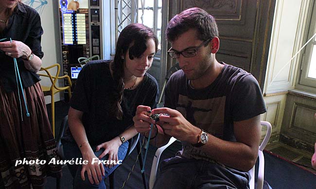 Manon explique à Antoine pourquoi il rencontre des difficultés