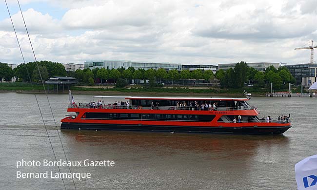 Le Sicambre pendant Bordeaux Fête le Fleuve Le Sicambre pendant Bordeaux Fête le Fleuve