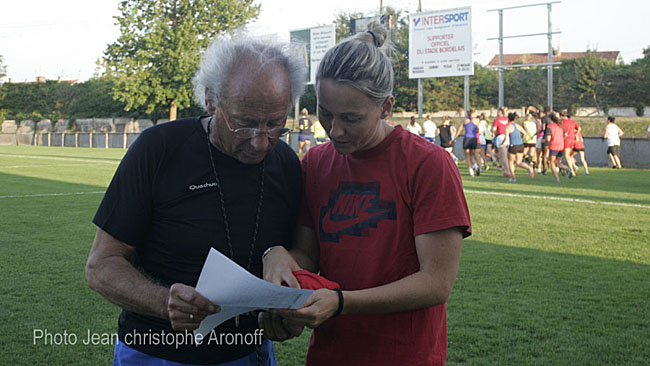 Raymond Sévilla et Anaïs lagougine se concerte sur le menu de l'entrainement