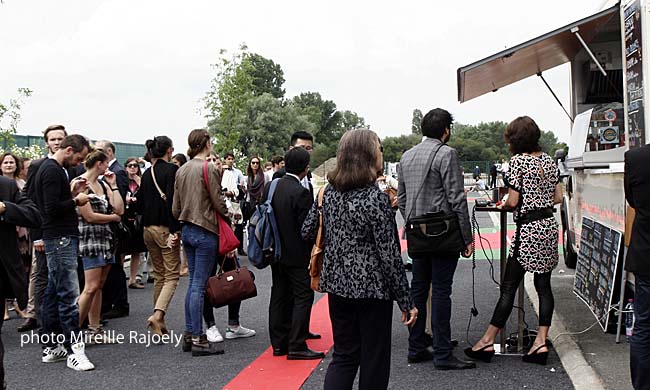 Devant le Food-Truck de Bruno Oliver