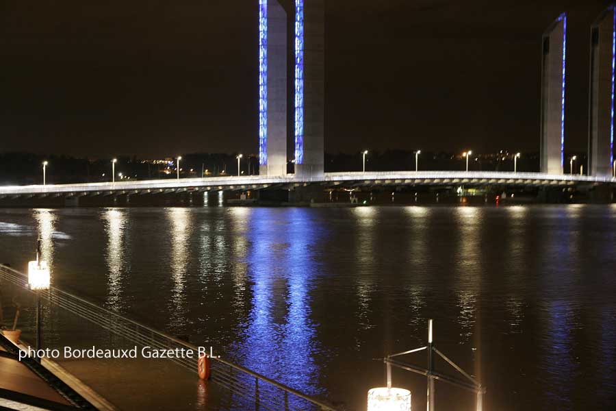 Les quais rive gauche submergés