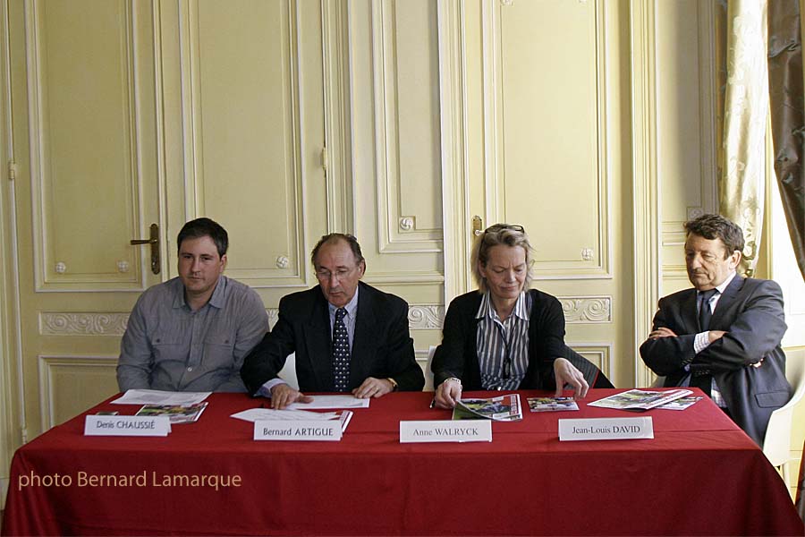 Denis Chaussié, Vioce-président du Relais Agriculture et Tourisme ; Bernard Artigue, Président de la Chambre d'Agriculture de la Gironde ; Anne Walryck, adjointe Chargée de la politique du développement durable et Jean-Louis David, Maire-adjoint du quartier Victor Hugo - Saint Augustin 