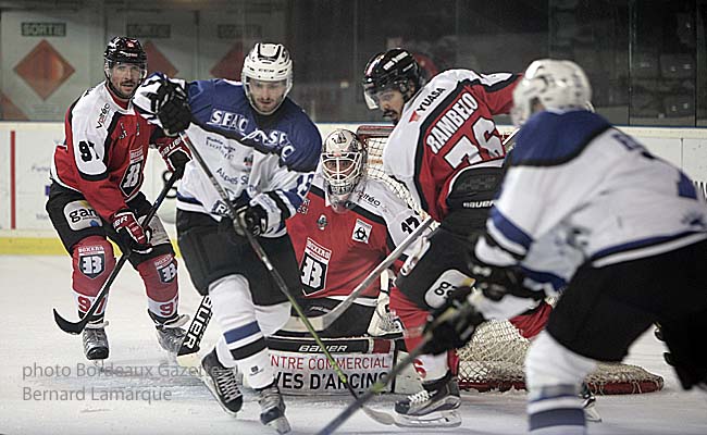 Les Boxers Aymeric Gillet, Sebastian Ylönen et Aina Rambelo