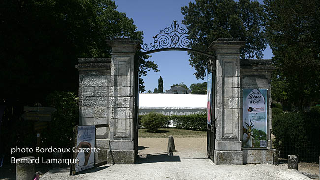 Entrée du château Bomale 1 route de Guitres 33910 Saint Denis