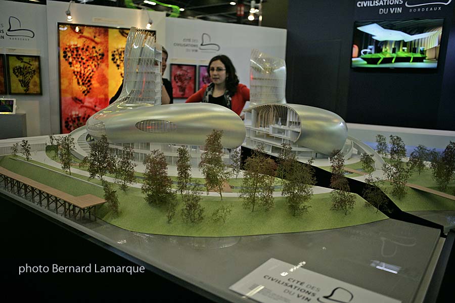 Vue côté fleuve avec les pontons