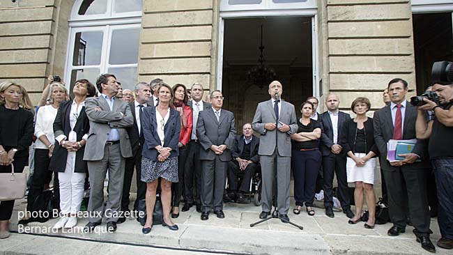 Durant l'hommage à Hervé Gourdel