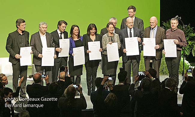 Jo Spiegel, Ronan Dantec, François Baroin, Johanna Rolland, Anne Hidalgo, Ségolène Royal, Alain Juppé, Alain Rousset, Jean-Patrick Masson et au second rang Hervé Gillé en partie caché et Patrice Vergriète