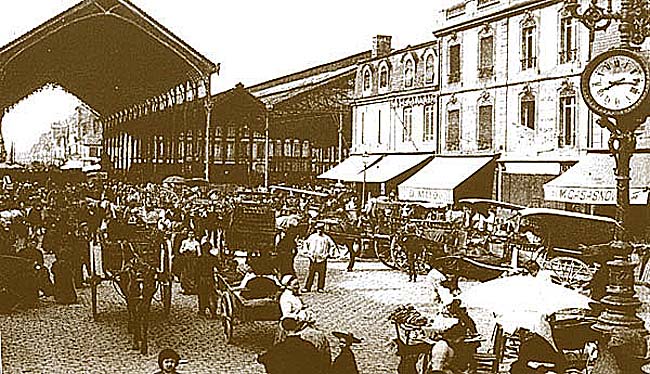 Les Capucins avec la halle Baltard Les Capucins avec la halle Baltard