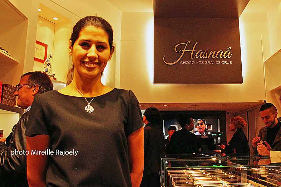 Hasnaâ dans son magasin de la rue Gourmande (rue de la Vieille Tour) Hasnaâ dans son magasin de la rue Gourmande (rue de la Vieille Tour)