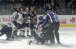 Les Boxers a un match de l'accéssion en demi