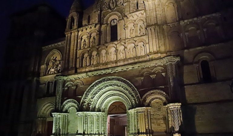 Bordeaux en images : Sainte-Croix retrouve la lumière