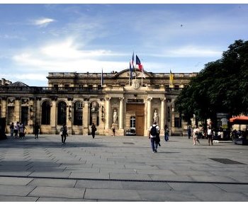 À Bordeaux, les écologistes passent à l'offensive contre Cazenave