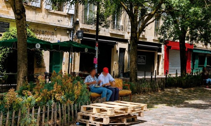 Aux Capucins, le quartier réinstalle son salon de rue
