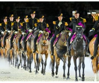 Bordeaux : le Cadre Noir de Saumur, spectacle d'inauguration du Salon du Cheval