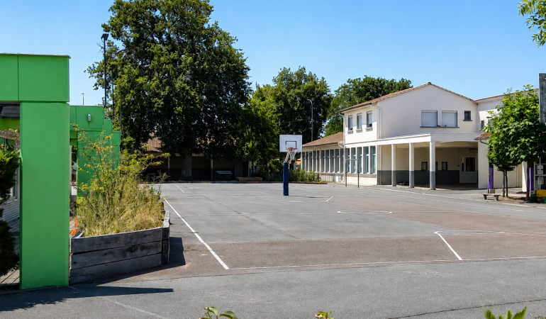 À Bordeaux, la canicule relance le débat sur les écoles trop chaudes
