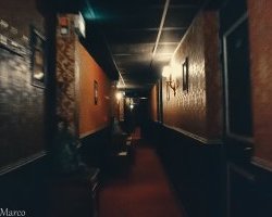 Regards en images : une nuit d'enquête à The Hostel