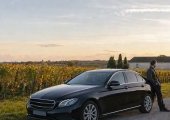 À Bordeaux, un chauffeur VTC trace sa route entre transferts et vignobles