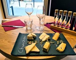 Aux Chartrons, Les Petits Crus marient vins et fromages