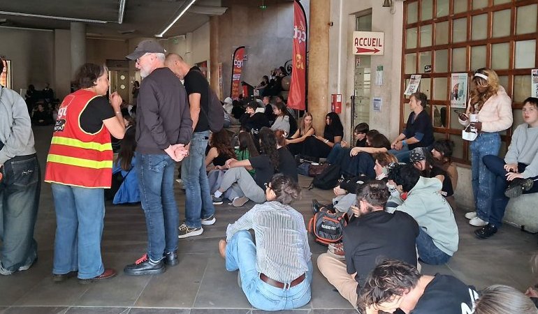 À Bordeaux, la mobilisation lycéenne change de rythme mais le débat sur sa gestion s'intensifie