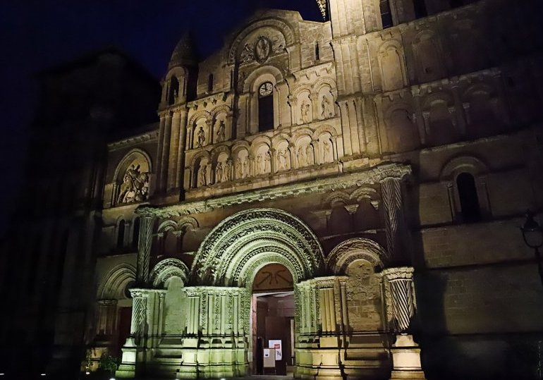 Bordeaux en images : Sainte-Croix retrouve la lumière