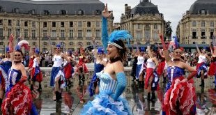 Au Miroir d'eau, Bordeaux se met à l'heure du French Cancan