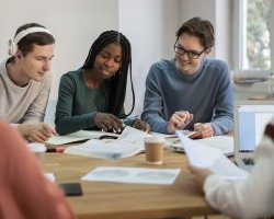 Comment choisir une école de commerce à Bordeaux