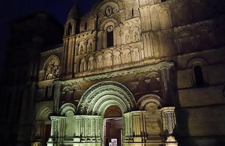 Bordeaux en images : Sainte-Croix retrouve la lumière
