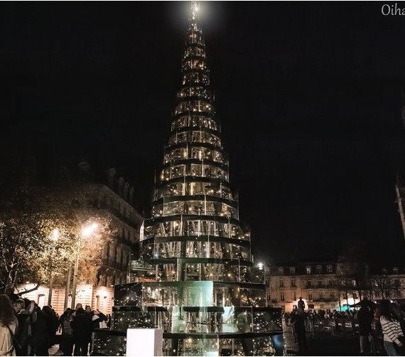 Bordeaux : pétition pour garder le sapin de verre