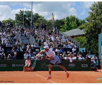 Halys sort Mpetshi-Perricard en deux sets