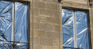 Canicule à Bordeaux : les couvertures de survie gagnent les fenêtres