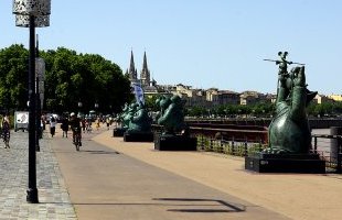 Bordeaux : Les 20 statues du Chat de Philippe Geluck installées