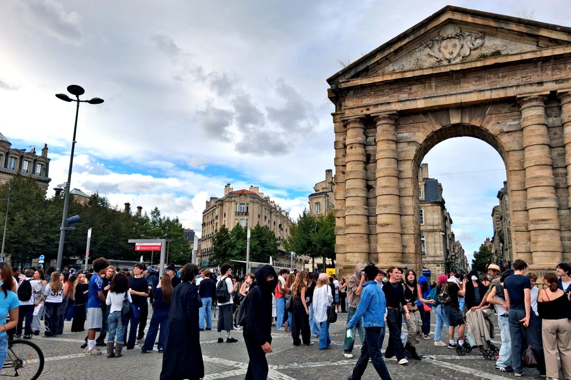À Bordeaux, la mobilisation gagne les universités et le dialogue tente de reprendre