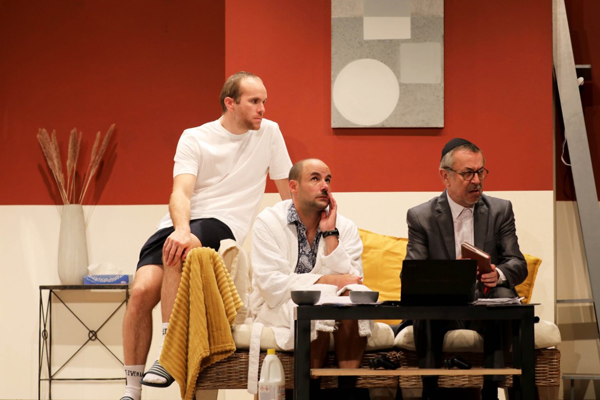 LA MOUSTÂCHE, comment un tout petit détail peut changer le cours d'une vie