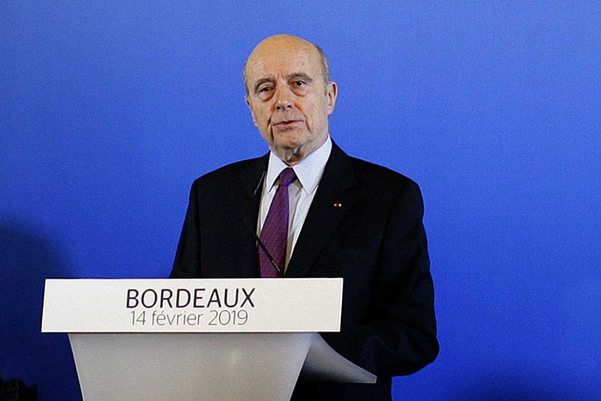 Alain Juppé quitte ses fonctions de maire les larmes aux yeux