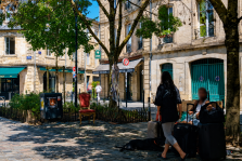 Aux Capucins, les bancs reviennent et la place reste en débat