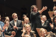 Création mondiale de « HAFIZ » : la nouvelle symphonie du directeur musical de l'onba joseph swensen